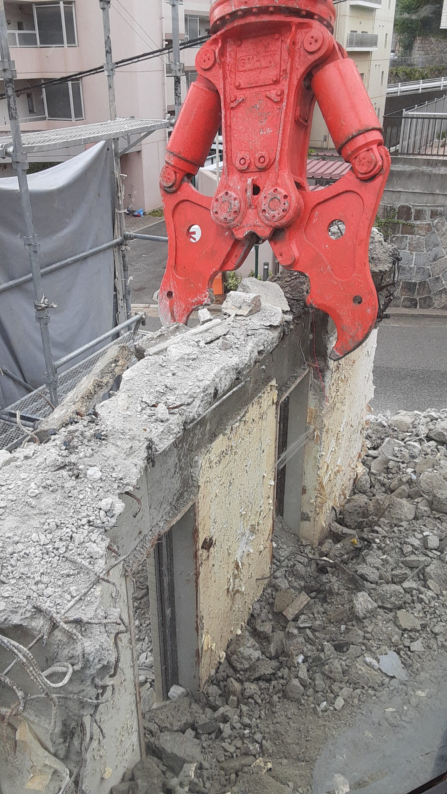 1階の壁を倒します